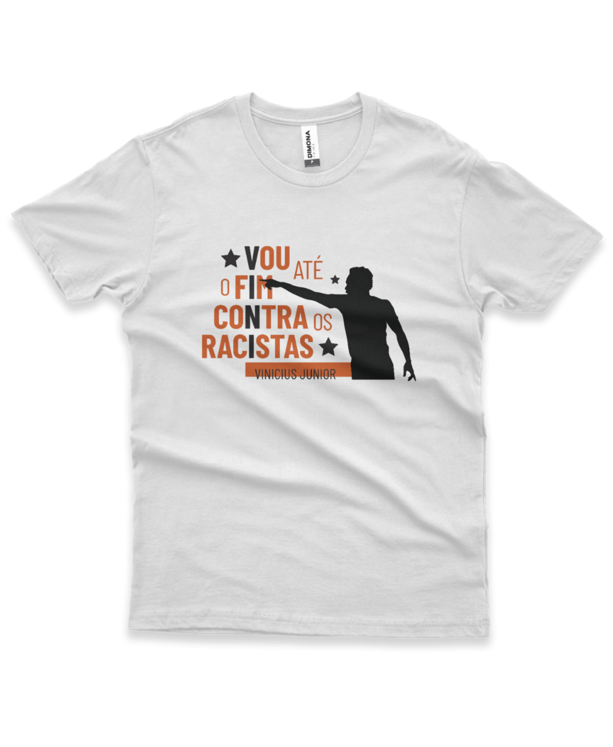 camiseta masculina cor branca com estampa perfil Vini Junior e a frase vou até o fim contra os racistas