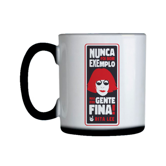 caneca mágica com estampa invisível que ao entrar em contato com a água quente a caneca fica branca e a estampa aparece a frase da Rita Lee nunca fui bom exemplo mas era gente fina