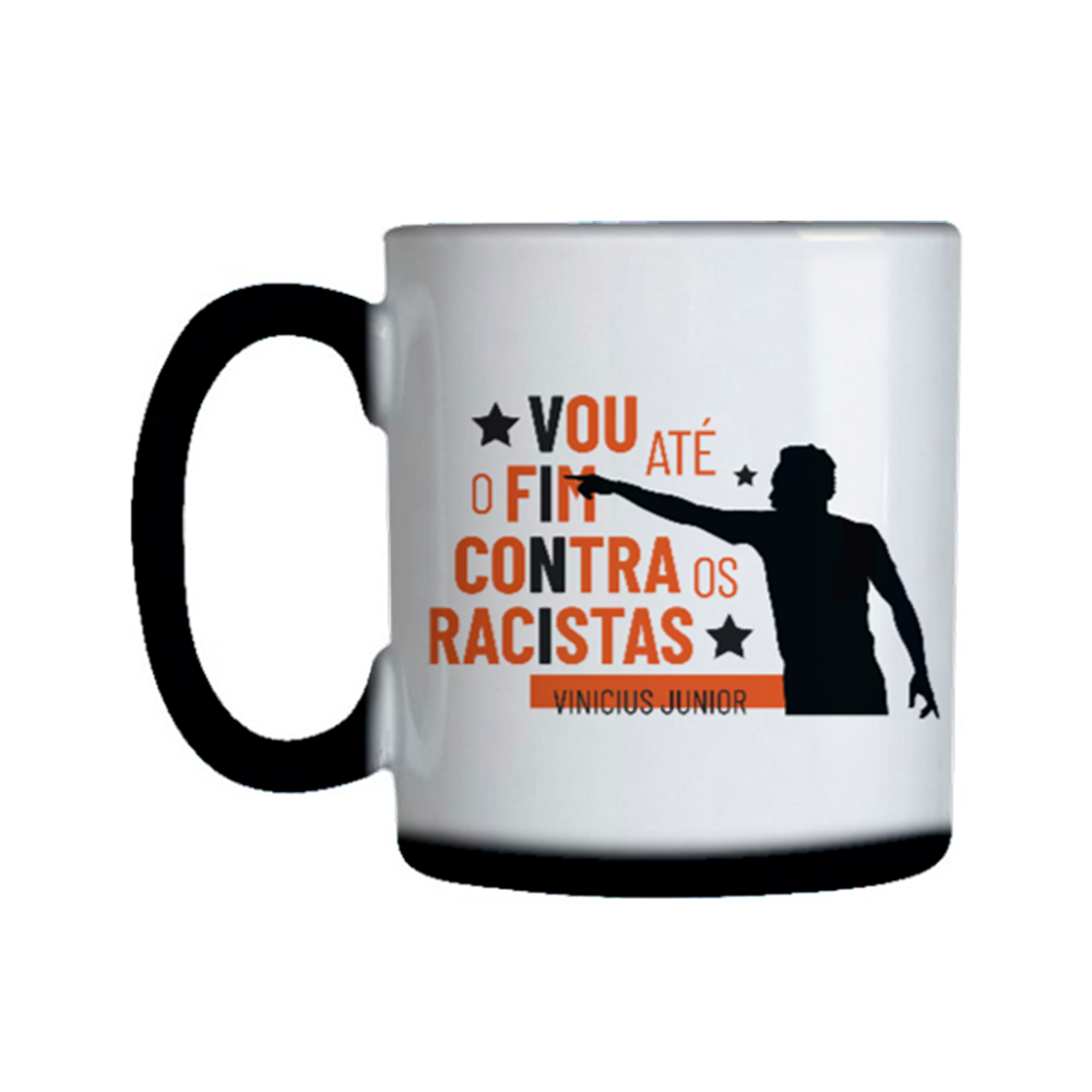 caneca mágica com estampa invisível que ao entrar em contato com a água quente a caneca fica branca e a estampa aparece a frase do jogador de futebol vini junior