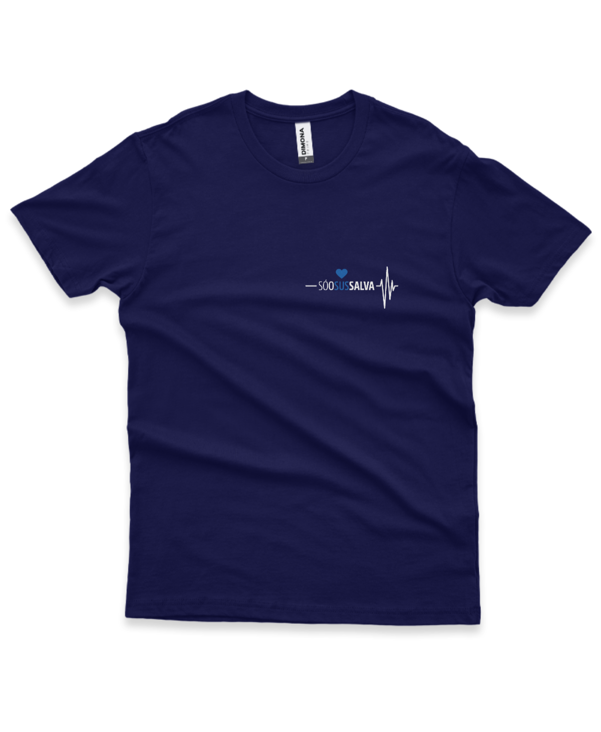 camiseta masculina cor azul marinho com estampa brasão da ilustração de coração e eletrocardiograma e a frase só o sus salva
